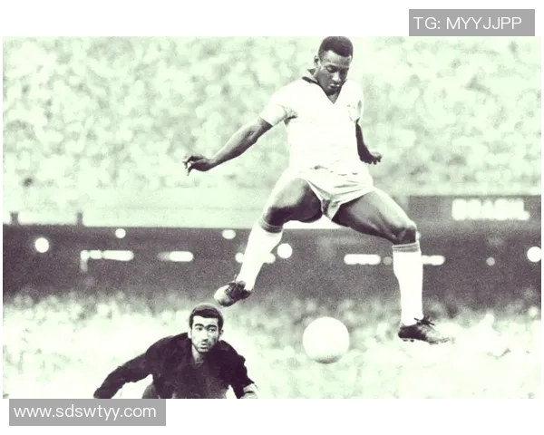 传奇球员回顾：那些改变足球历史的伟大人物与瞬间