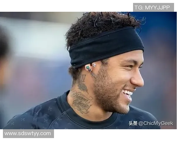 足球球星独特纹身展现般若面孔诠释力量与信仰的个性表达 足球球星独特纹身展现般若面孔诠释力量与信仰的个性表达